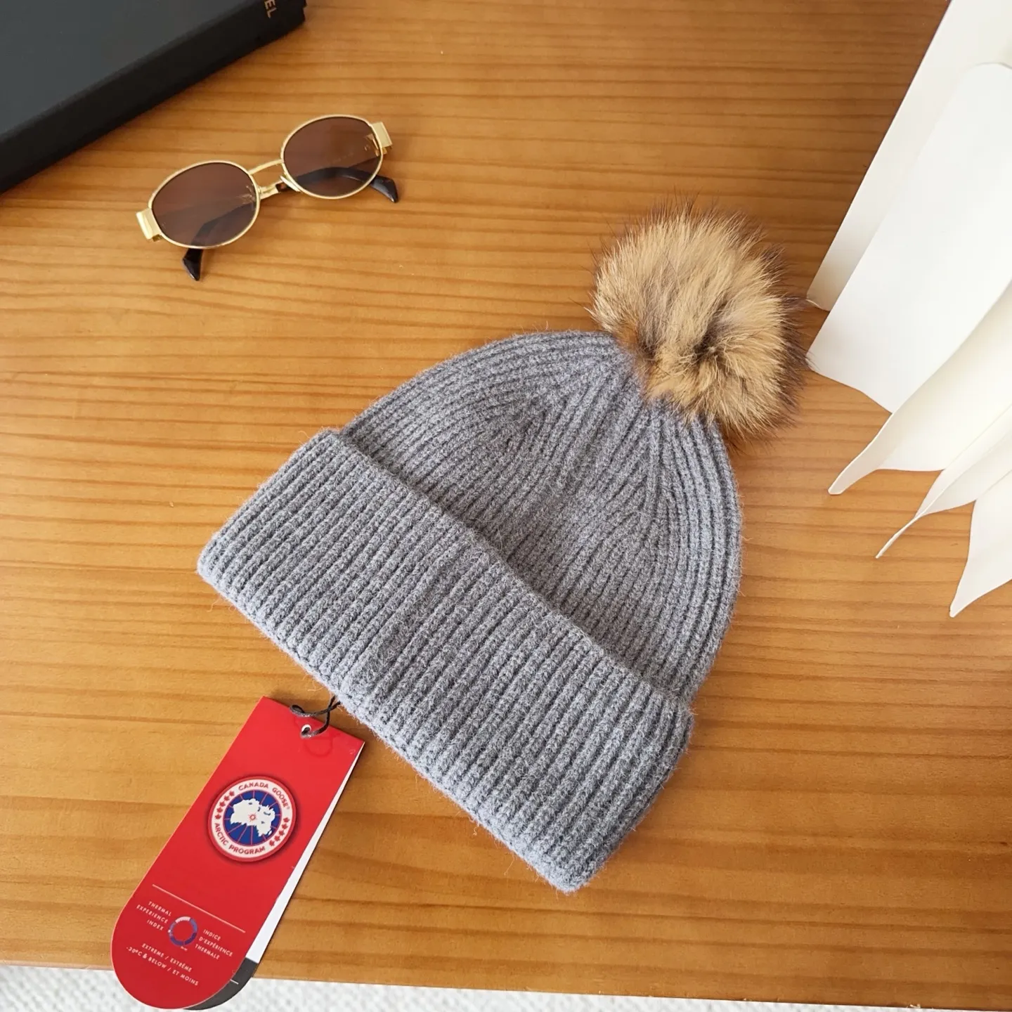 💰60 CANADA GOOSE Canada Goose winter warm cashmere cold hat. Rabbit wool material, thick feel, not easy to deform. Fashionable and versatile couple hat, imported embroidery logo, cashmere cotton yarn, head circumference: 55-58cm